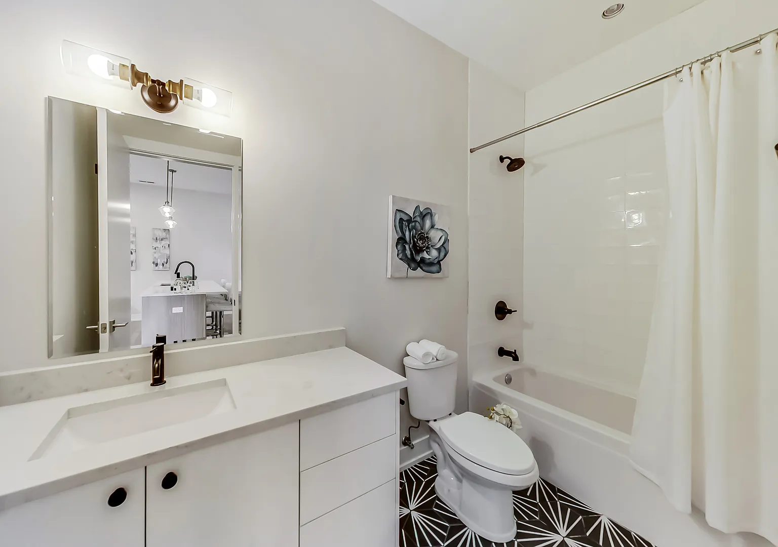 3204 North Clifton Avenue — Photo 4