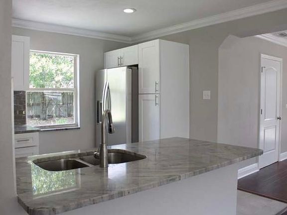 5th image of 3903 W Wallace Ave