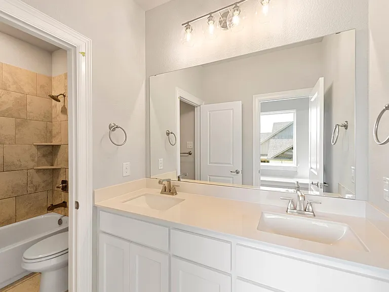 Upstairs full bath
