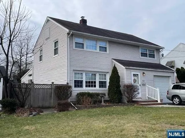 1024 E Lawn Dr, Teaneck, NJ 07666