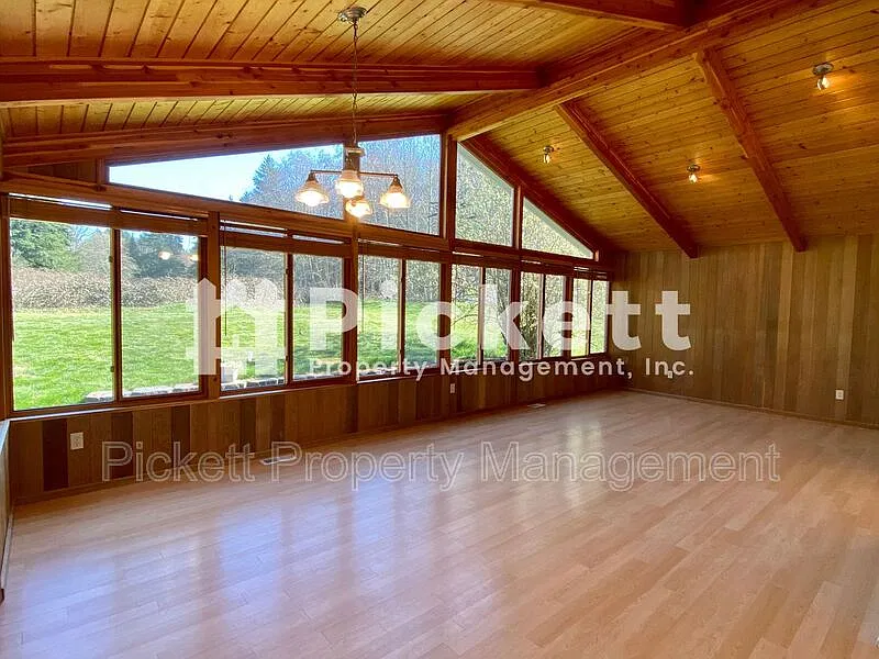 3 bed, 2.5 bath, 2006 sqft, $2,700 — Photo 1