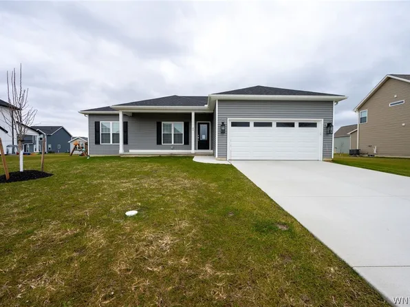 40 Greenspring Ct, West Seneca, NY 14224