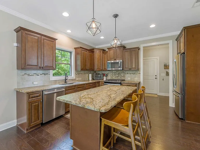 8425 Hobhouse Cir — Photo 14