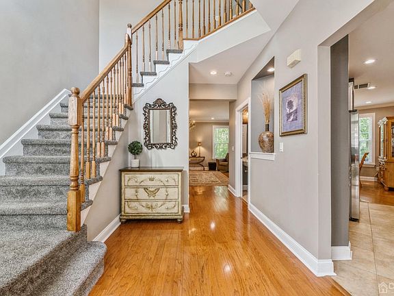 5th image of 190 Shinnecock Dr