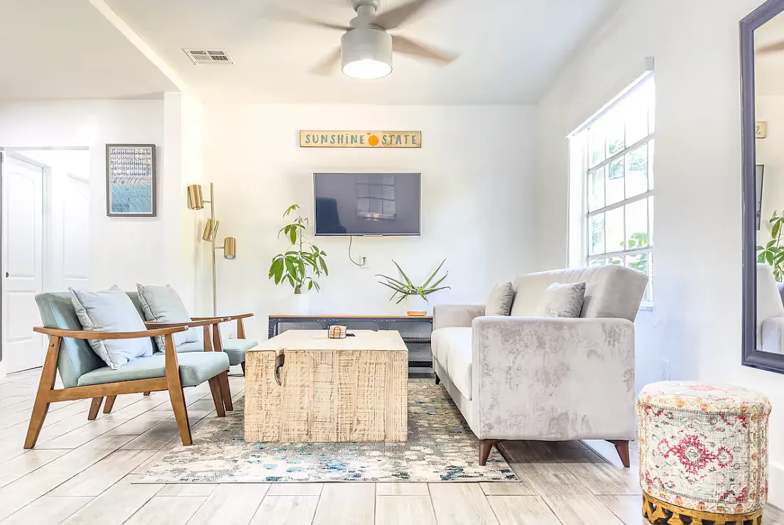 2 bed, 918 sqft, $3,875 — Photo 1