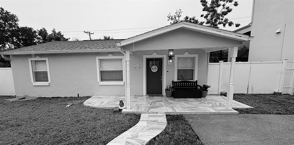 3 bed, 2.0 bath, 1296 sqft, $3,000 — Photo 3