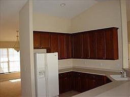 5th image of 215 SE 11th Ter