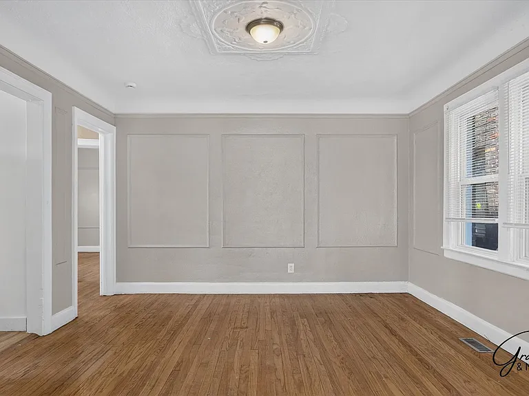 17127 Roselawn St — Photo 5