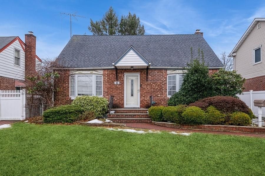 1st image of 899 Oaks Drive