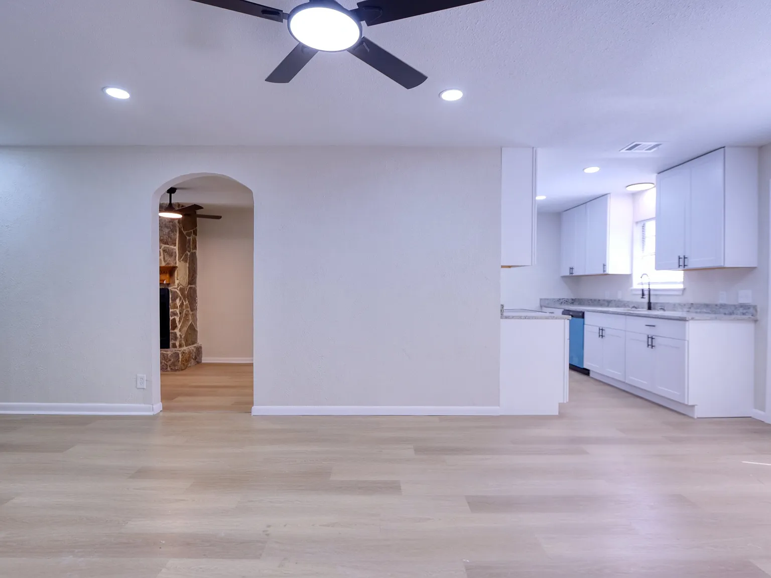 3 bed, 1196 sqft, $1,700 — Photo 4