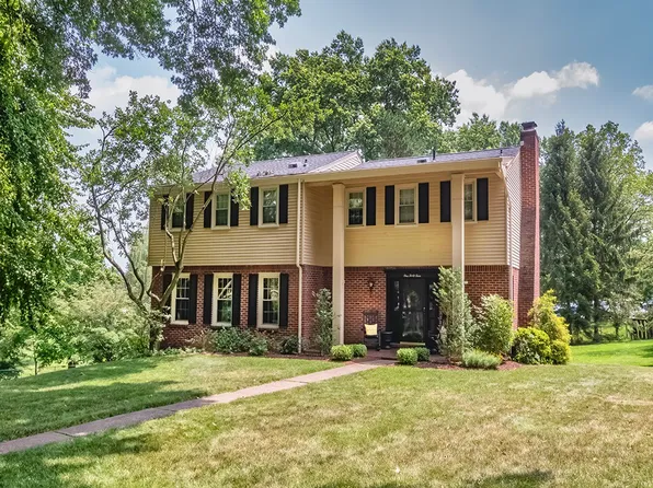 144 Oak Meadow Dr, Oakmont, PA 15139