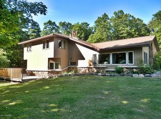 1540 Hidden Hollow Dr, Beulah, MI 49617