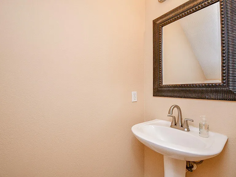 21219 Flat Creek Ln — Photo 15