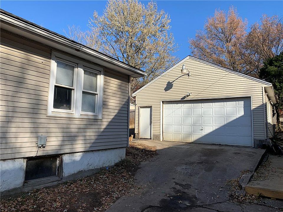 2nd image of 117 S Crysler Ave