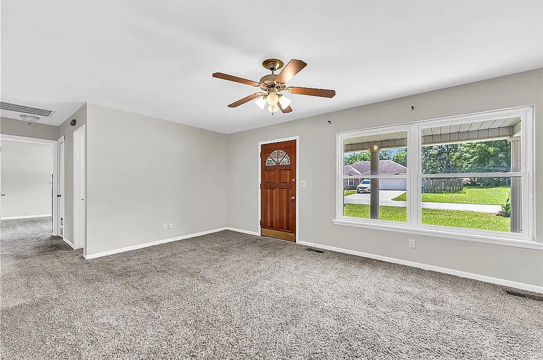 3 bed, 1.5 bath, 1608 sqft, $1,700 — Photo 4