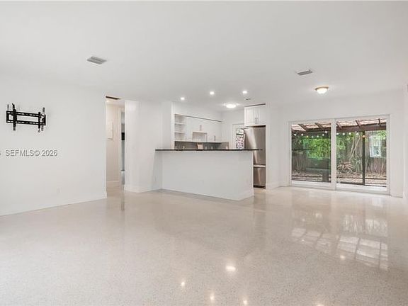 4th image of 4512 Seagrape Dr #E2