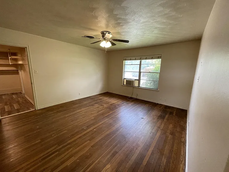 1402 Linden Dr — Photo 9