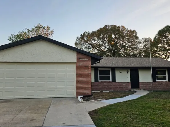 741 Fairhaven St NE, Palm Bay, FL 32907