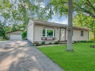 1060 Mark St, South Elgin, IL 60177