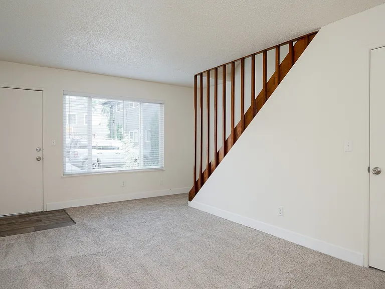 Creston Villa — Photo 18
