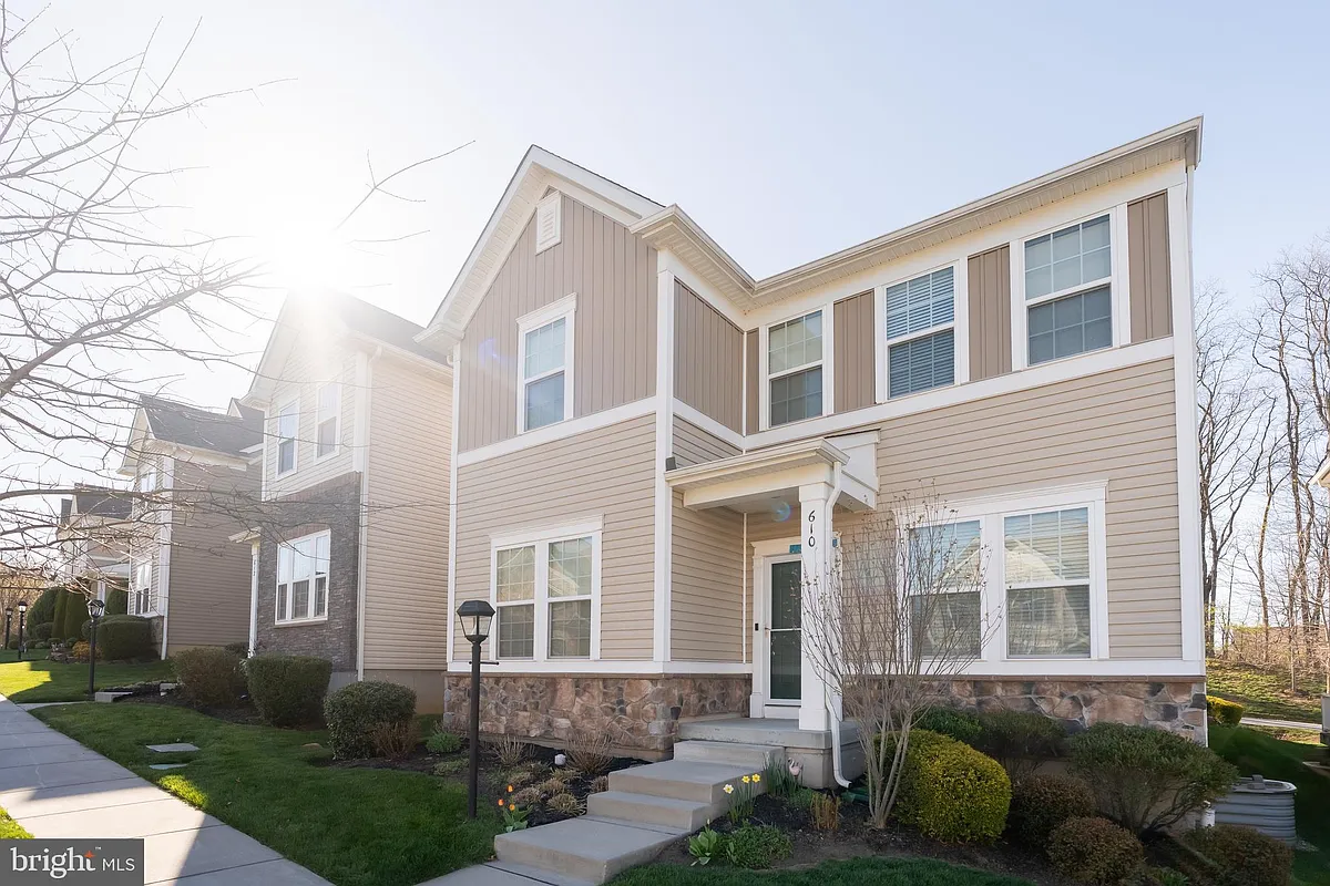 Building Photo - 610 Kent Ct