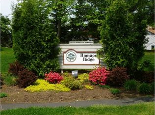 175 Grandview Ln, Mahwah, NJ 07430