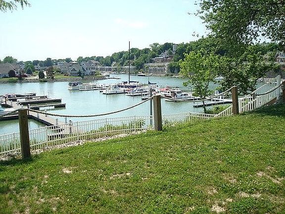 3rd image of 3695 E Baycliffs Dr