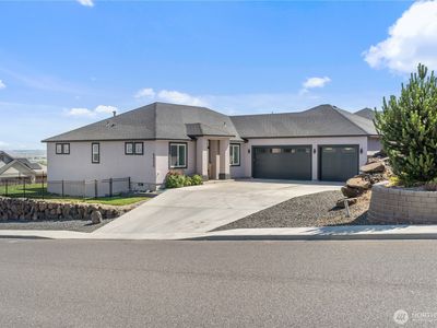 6888 Cyprus Loop, West Richland, WA, 99353