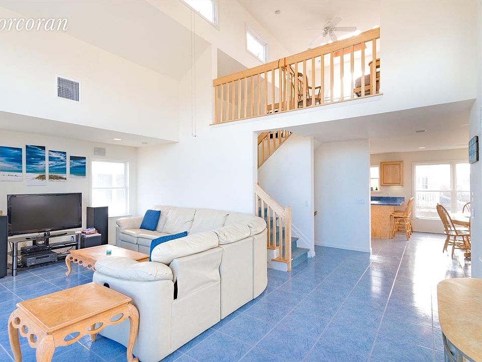 1st image of 11 Dune Ln