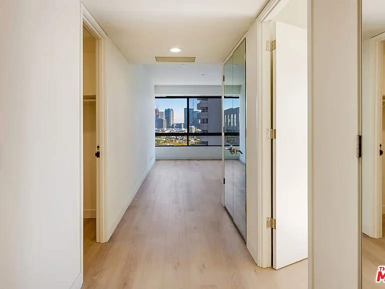 10551 Wilshire Blvd #1405 — Photo 31