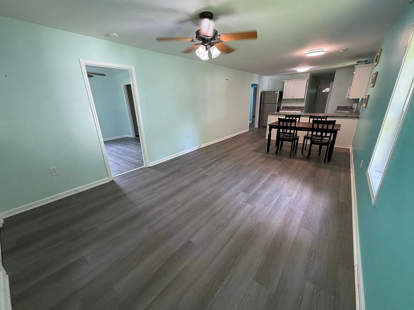 Charming 3 bed, 2 bath home in a great Murrayville location! — Photo 4