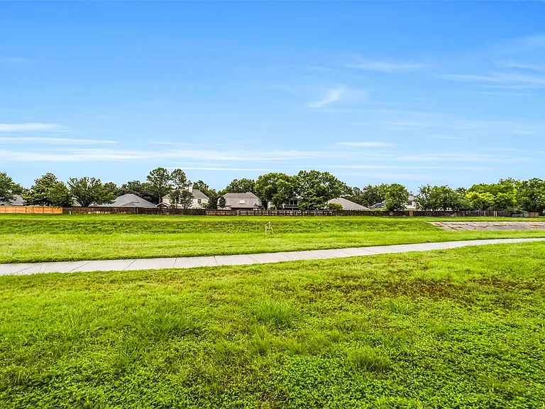 16302 Crossfield Dr — Photo 19