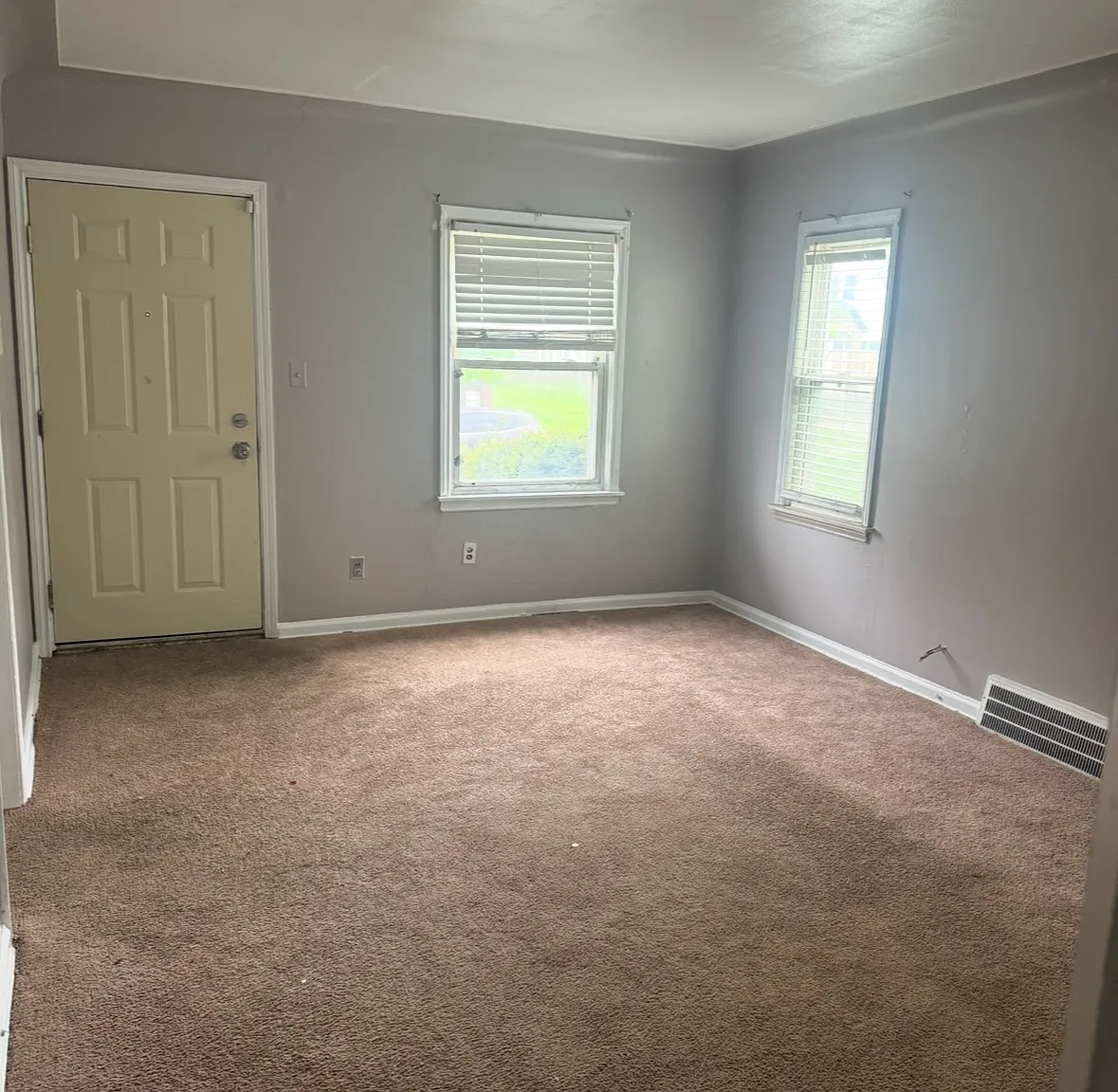 2 bed, 900 sqft, $1,250 — Photo 1