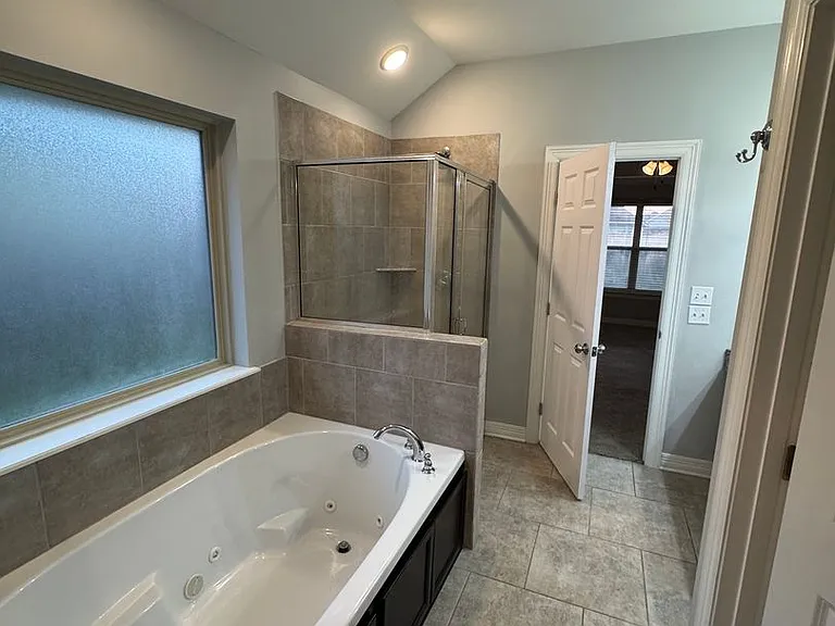 328 N Hampton St — Photo 22