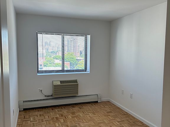 5th image of 21-10 31st Ave #9