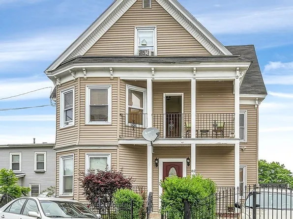 82 Grand St, Lowell, MA 01851