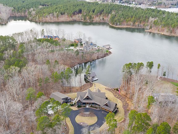 3rd image of 935 Estate Rd