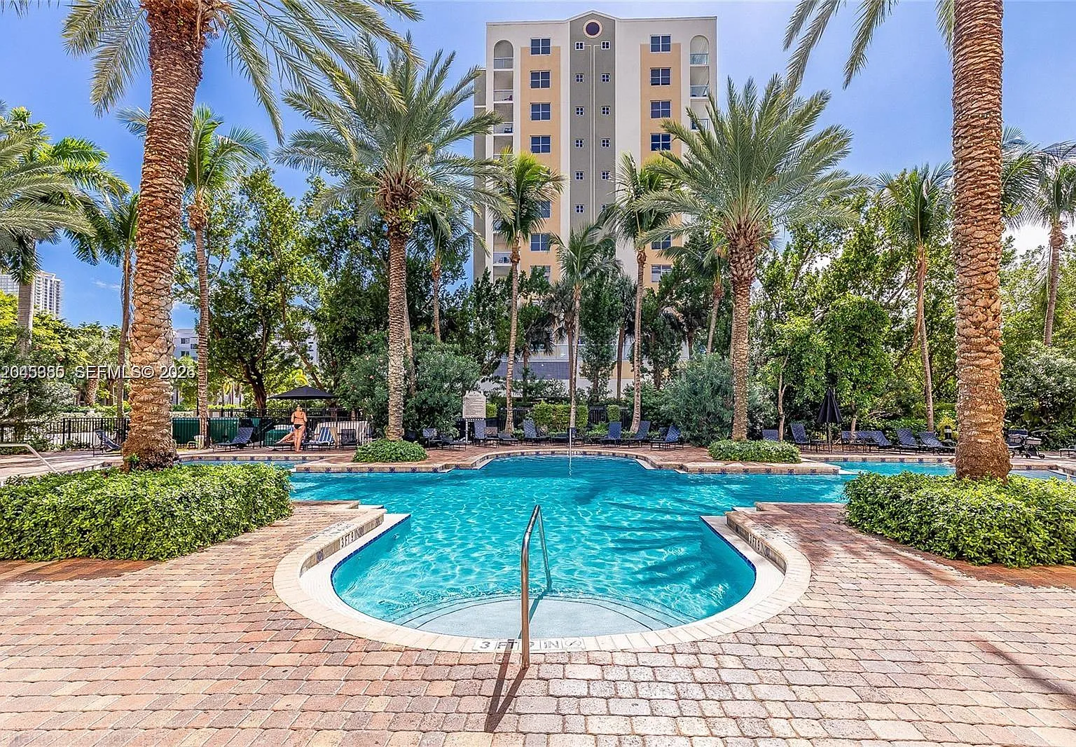 Porto Bellagio Condo — Photo 1