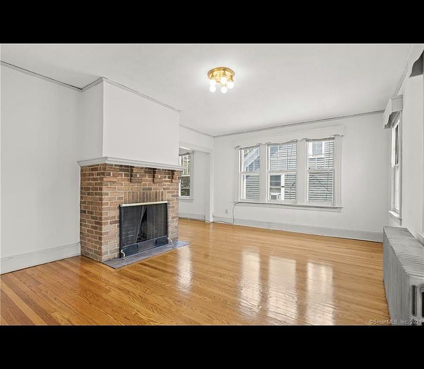 Bright and spacious living room, high ceilings
