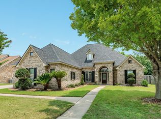 607 Walnut St, Lake Jackson, TX 77566