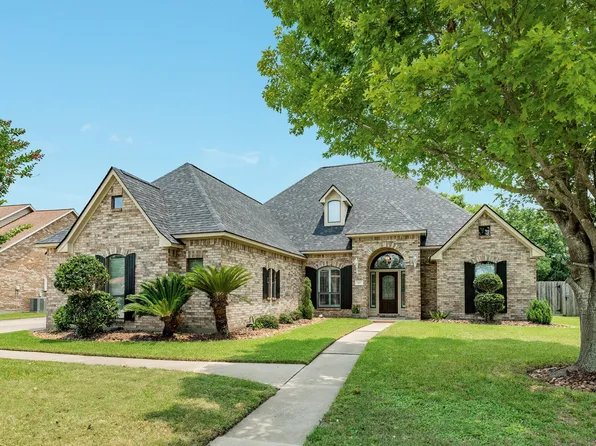 607 Walnut St, Lake Jackson, TX 77566
