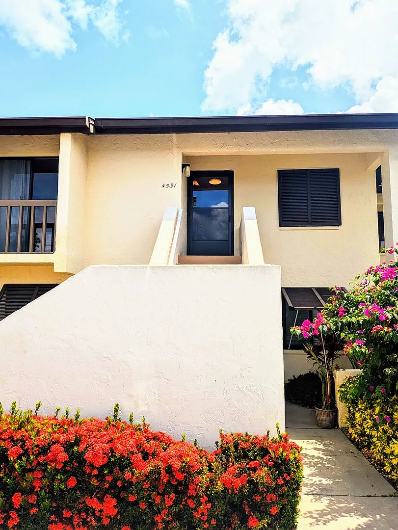 Seasonal/Short Term Turnkey Condo — Photo 1