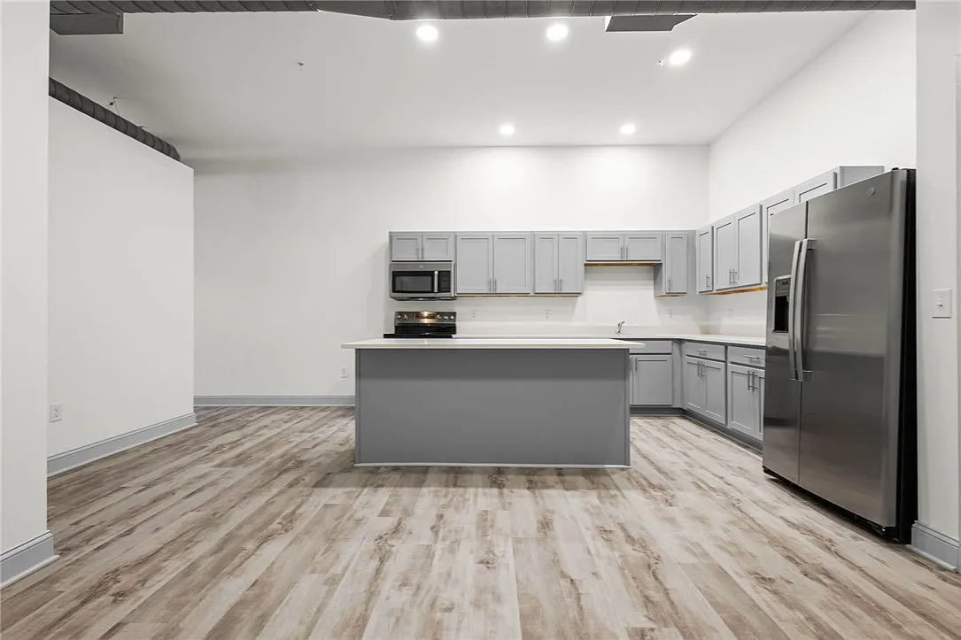 1 bed, 1.0 bath, 790 sqft, $2,100 — Photo 2
