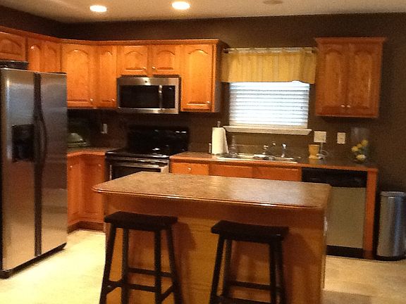 2nd image of 609 E High St