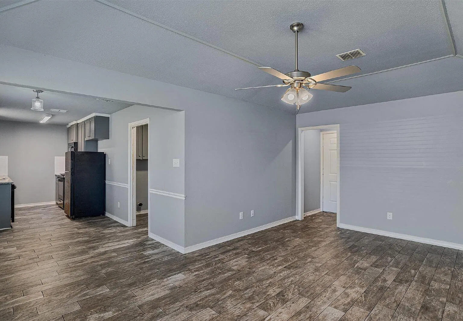 3 bed, 2.0 bath, 1072 sqft, $1,500 — Photo 2