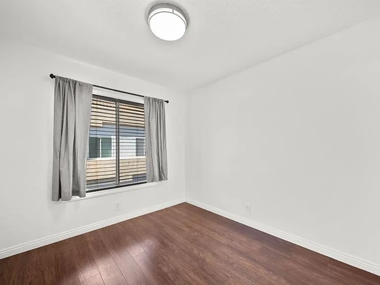 25725 Perlman Pl #127 — Photo 12