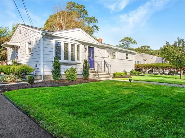 73 Custer St, Cranston, RI 02889