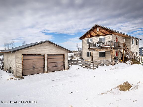 2nd image of 200 Aspen Meadows Rd