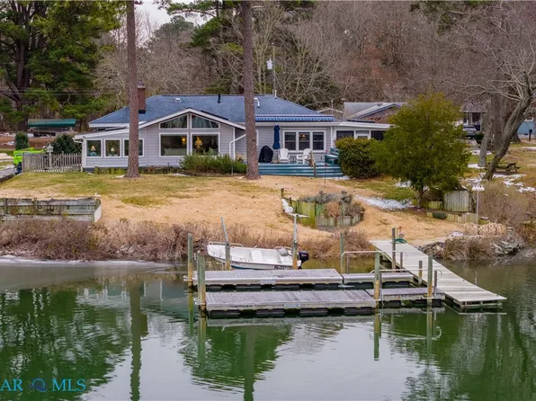 95 Kellum Ave, Deltaville, VA 23043