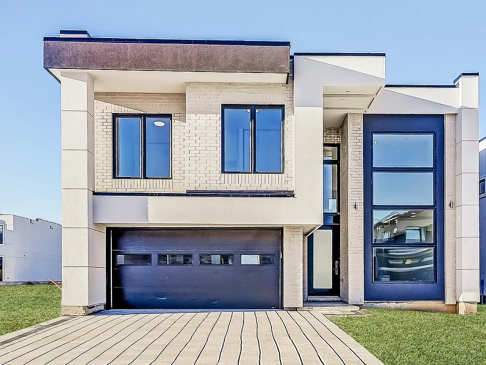 3779 Sunbank Cres